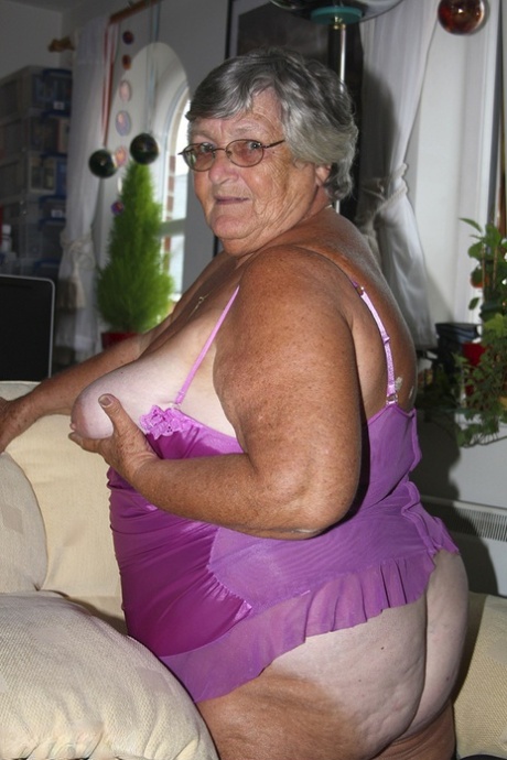 busty modent blondt kort hår xxx erotiske galleri