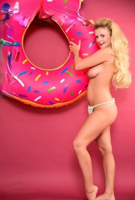 Lycia Sharyl sexy modell gallerier